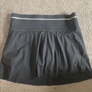 Grey Athleta skort with built in shorts